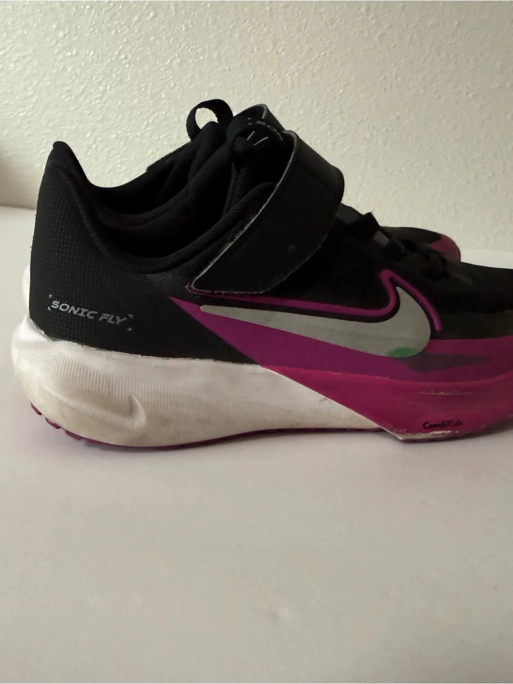 Nike hook detail